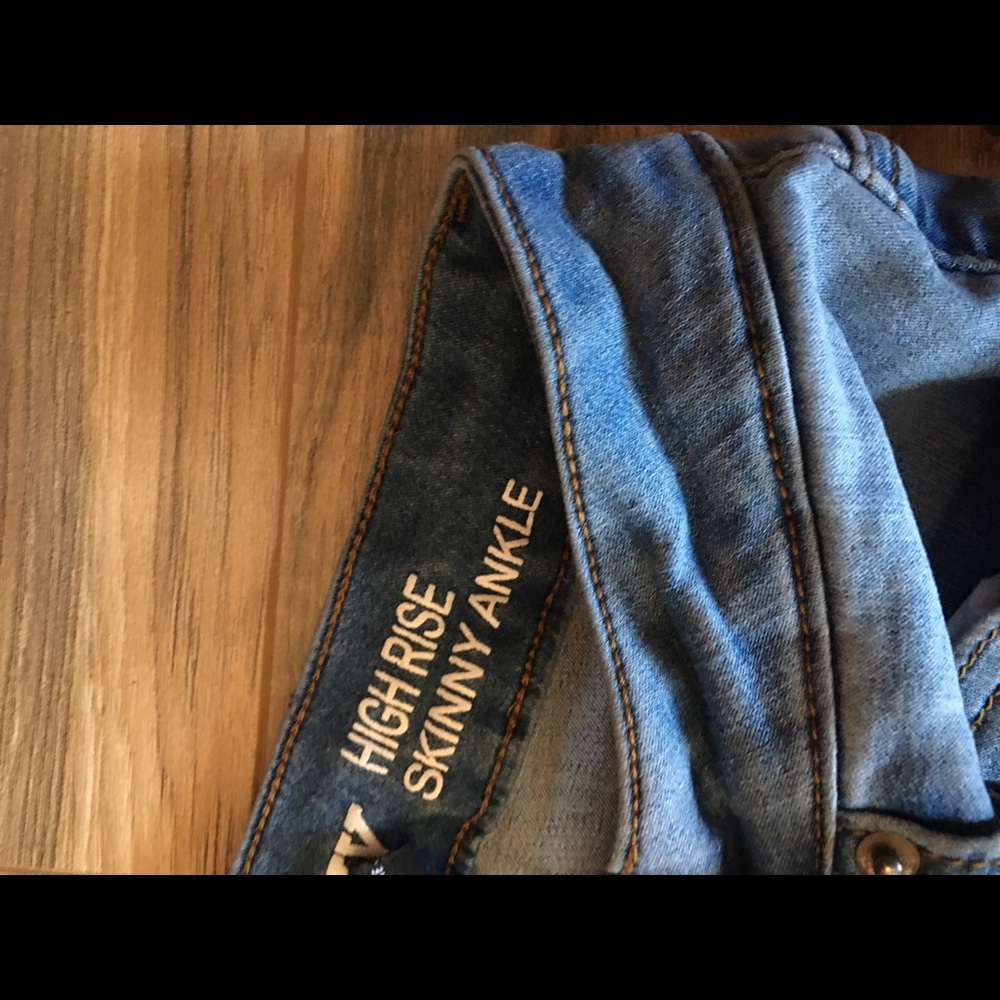 Jeans - Picture 2 of 3